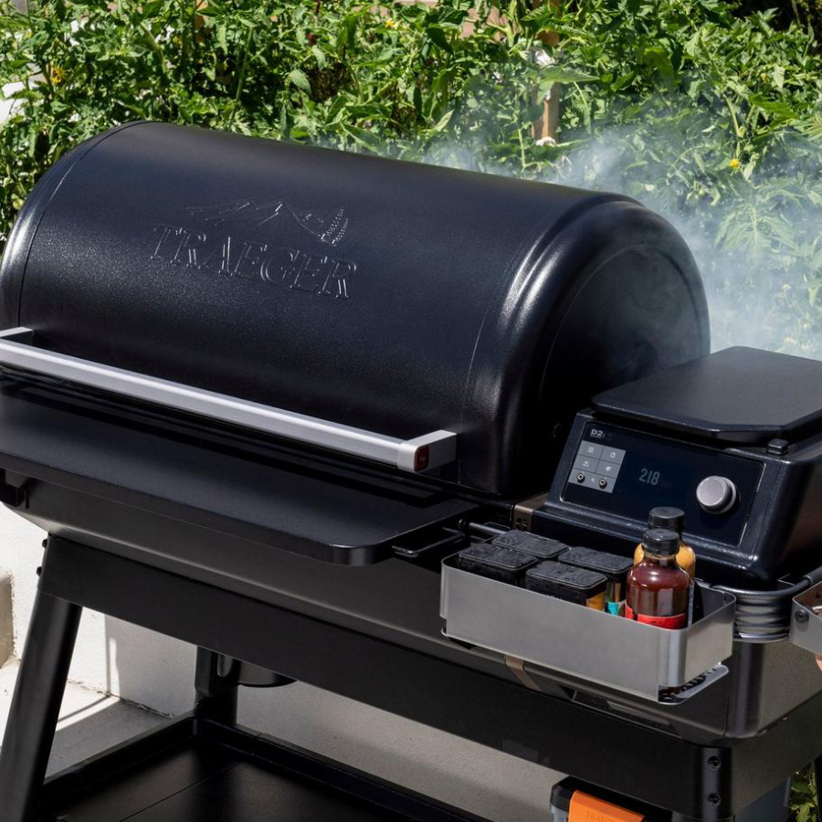 Grill-Afumatoare-IRONWOOD-XL-TFB93RLGI-Traeger-lifestyle2.jpeg