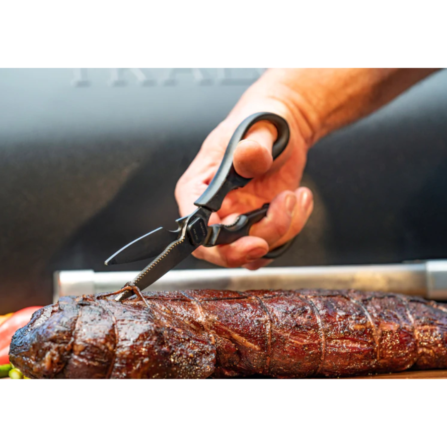 BAC535_foarfeca_carne_bucatar_traeger_titan_lifestyle_.png