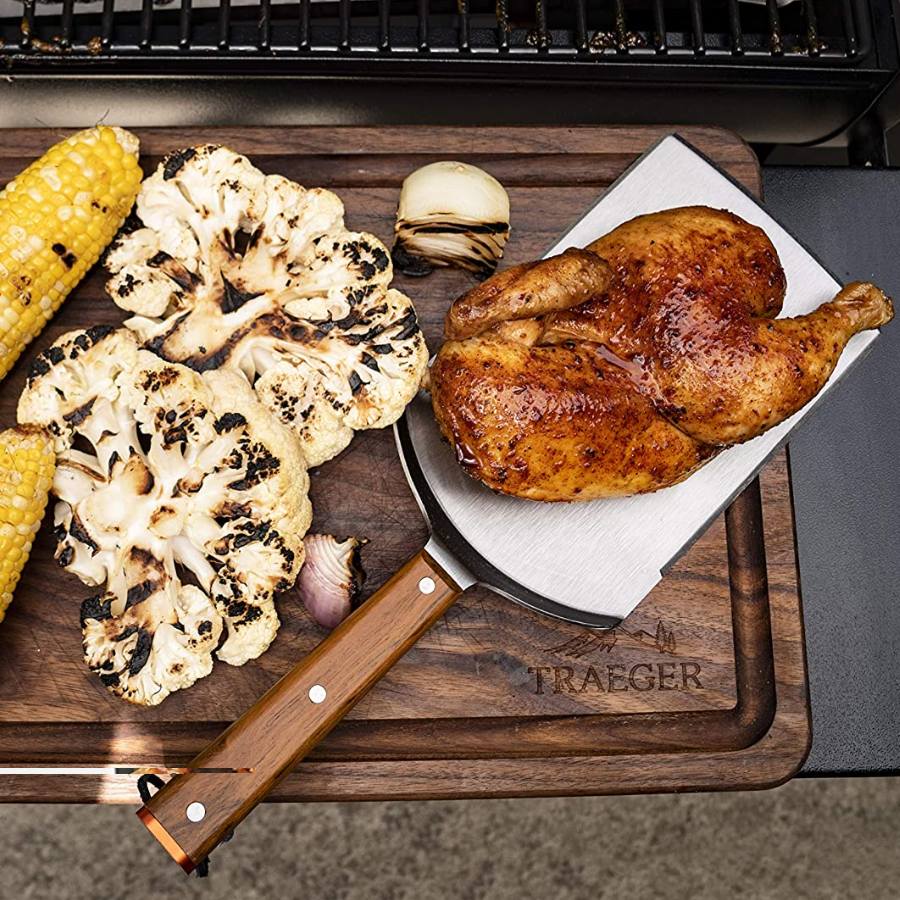 BAC532_spatula_xxl_traeger_lifestyle1.png