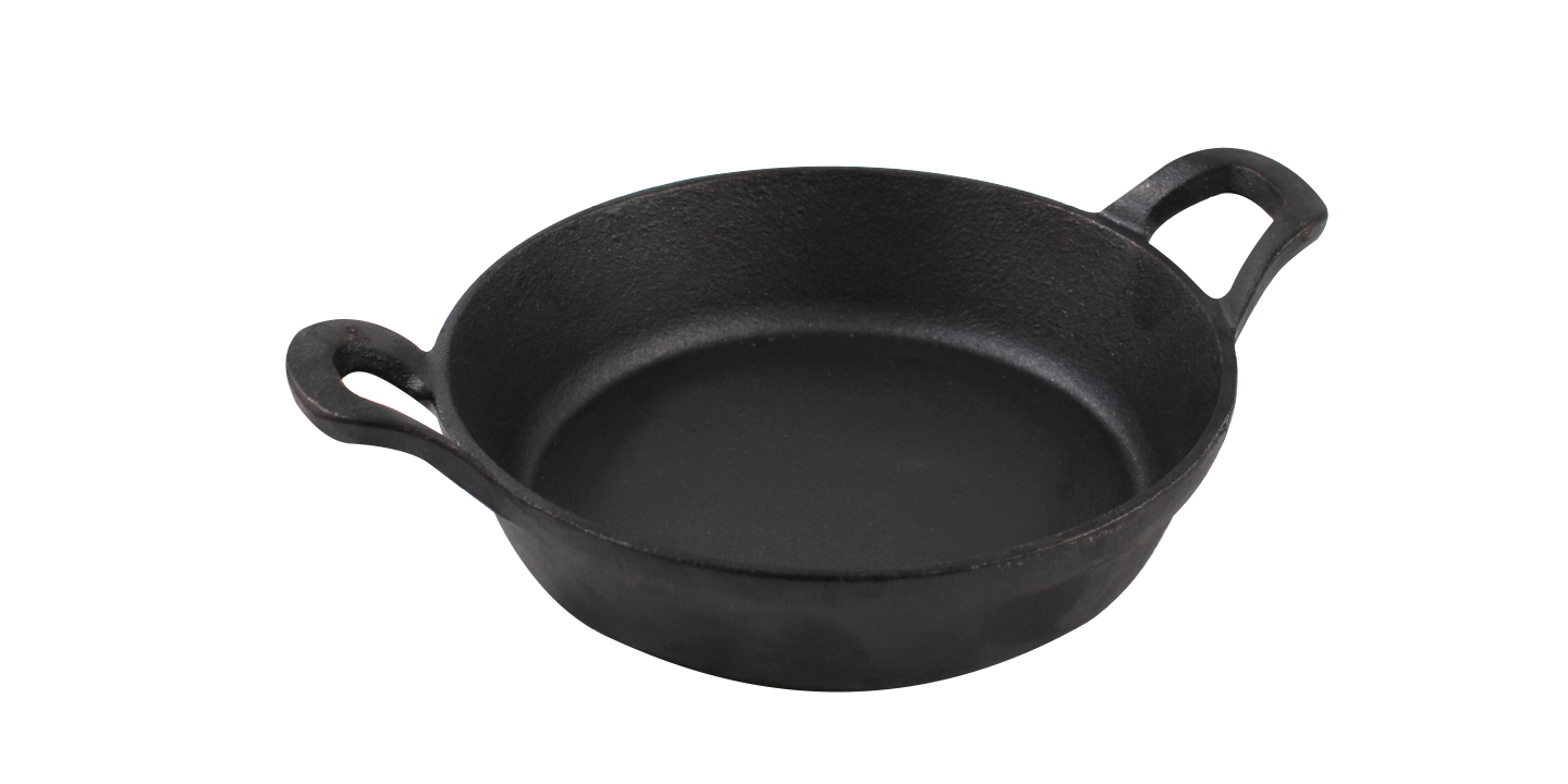 Cast iron pan with 2 handles ø 15 cm and wooden coaster